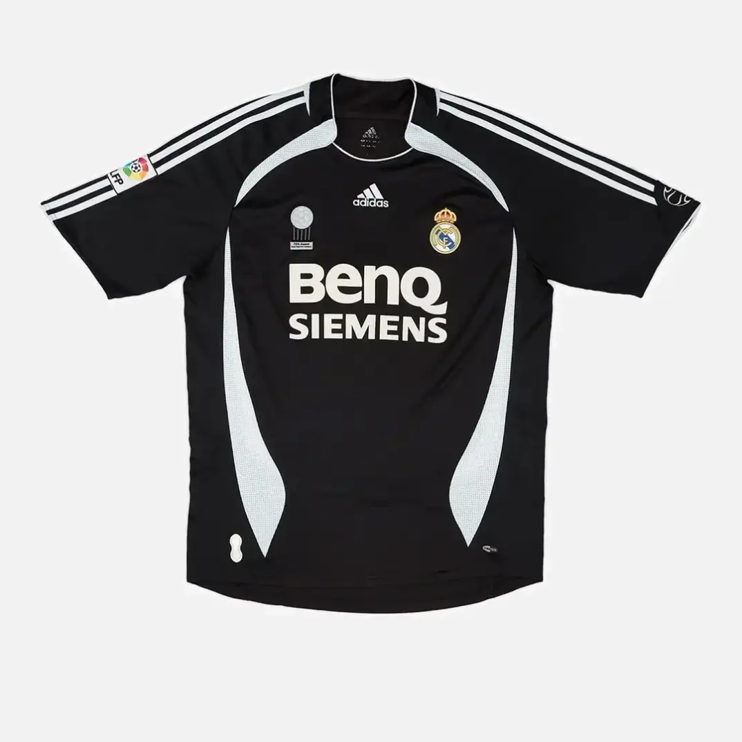 Ronaldo 9 Real Madrid 200607 Retro Forma - 1